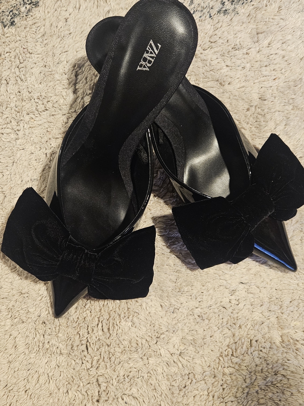 Zara Black Pointed-Toe Patent Mules with Velvet Bow - Picture 3 of 4
